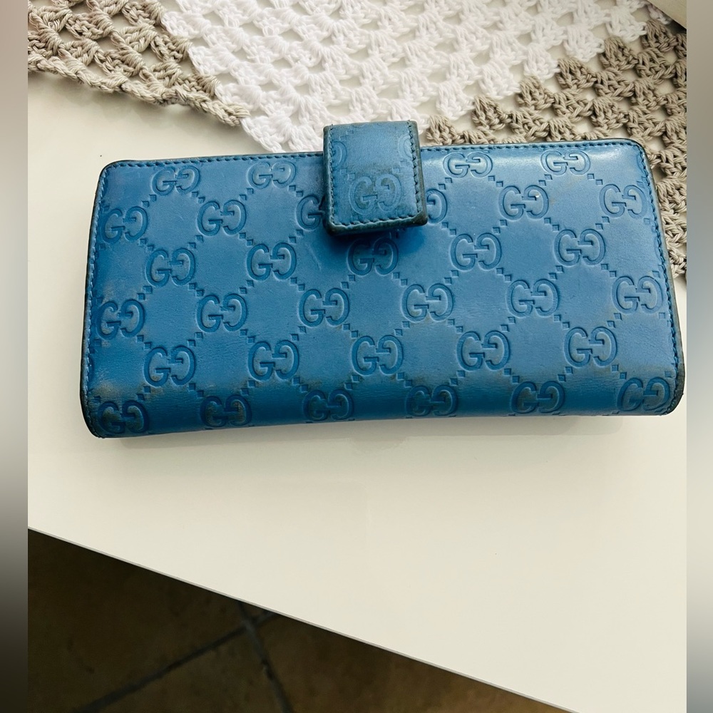 AUTHENTIC Gucci blue wallet